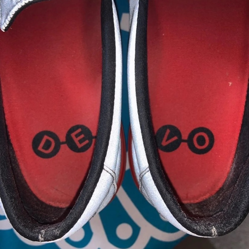 Devo Macbeth Limited Edition Silver Red Skater Sh… - image 1